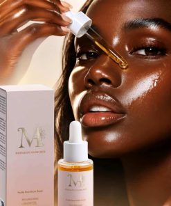Application de l'huile nutrition éclat Mimiastou-Glow-Skin pour un visage lumineux et nourri.