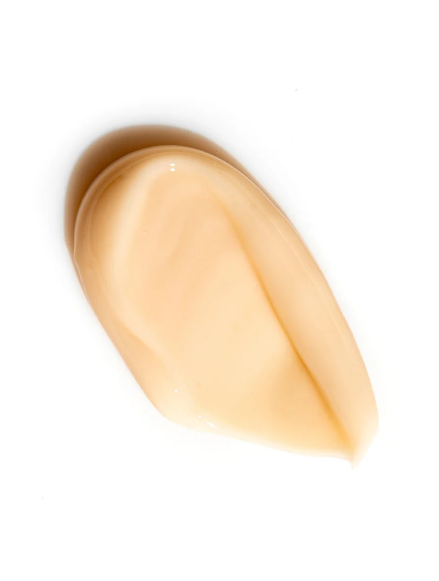 Gros plan sur la texture riche et onctueuse de la Crème Éclat Unifiante Mimiastou-Glow-Skin